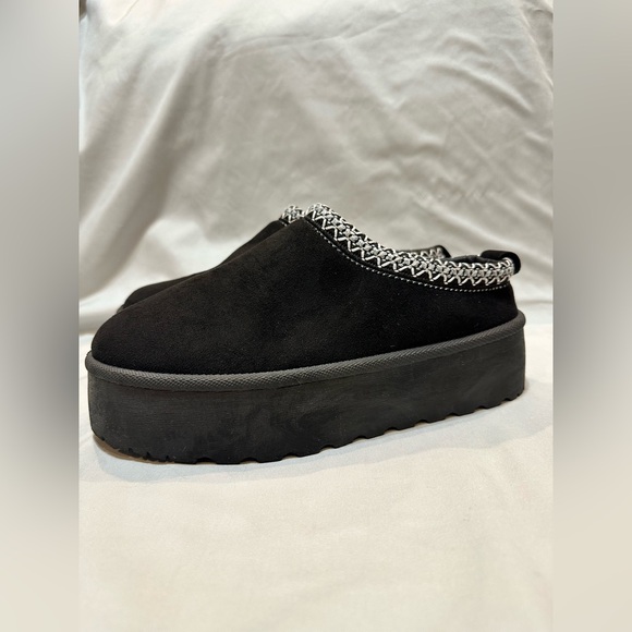 Mudd Stormy Platform Clog in Black - Picture 2 of 13